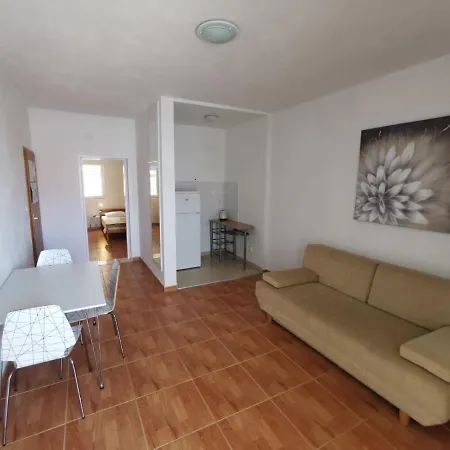 Angela Apartment *